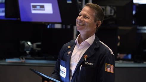 הבנקים דחפו את וול סטריט לעליות; איירון סורס טיפסה ב-3.7%, מודרנה - ב-3.2%