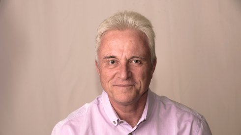 אופציה בתחפושת של מניה