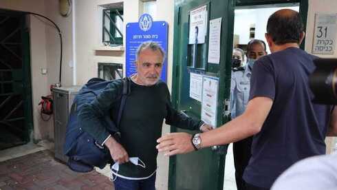 משה איבגי נכנס לכלא ל-11 חודשים בגין עבירות מין: "מקווה שהתקופה תעבור"