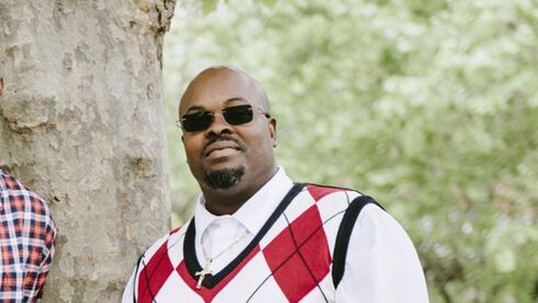 זו לא טעות: עובד בטסלה שסבל מגילויי גזענות יפוצה ב-137 מיליון דולר