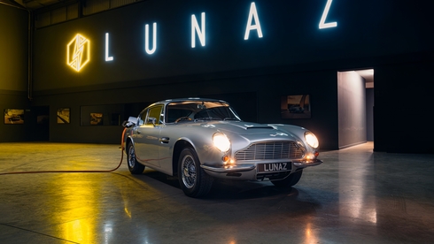 אסטון מרטין על חשמל וגבינה: מכונית-העל של ג'יימס בונד מתיידדת עם הסביבה