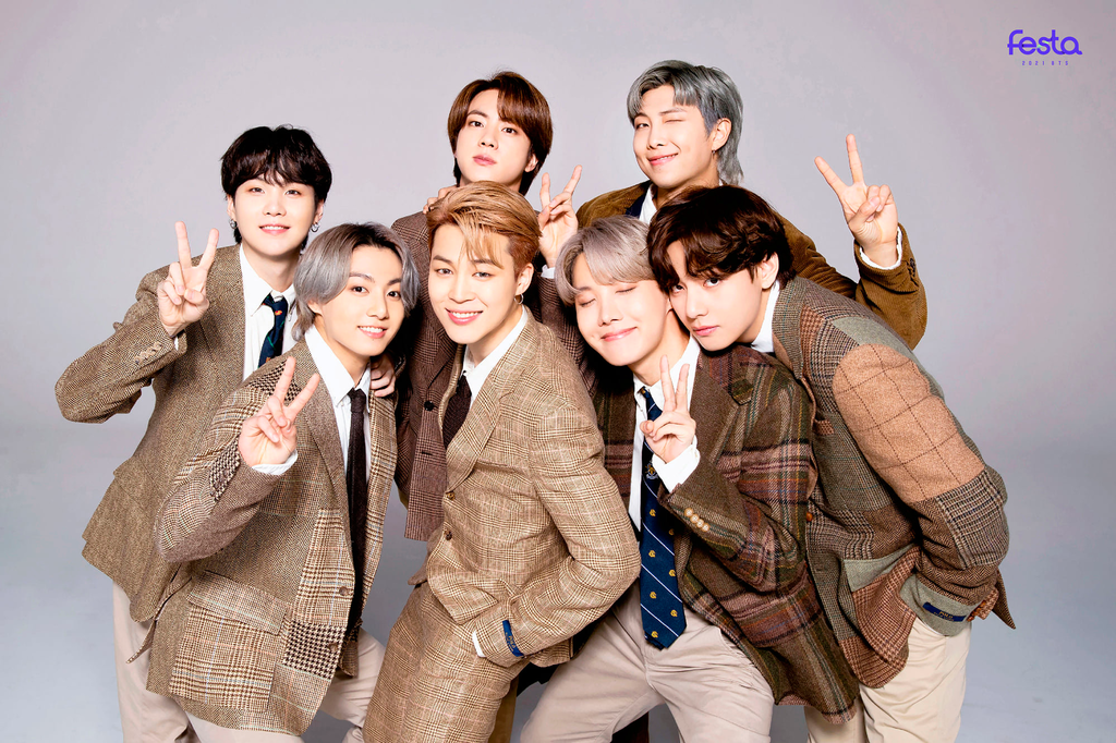 להקת BTS שברה שבעה שיאי גינס בהם הכי הרבה צפיות במופע מוזיקלי המועבר בסטרימינג; האלבום הכי נמכר בדרום קוריאה; הכי הרבה צפיות לקליפ ביוטיוב ב־24 שעות
(טוויטר) פנאי להקת בנים קוריאנית BTS
