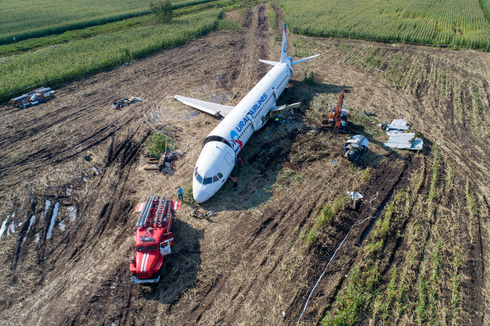 מטוס אורל איירליינס שנפגע מציפור בעת המראתו ב-2019. כל 233 יושביו שרדו ורק 77 נפצעו
, צילום: שאטרסטוק 