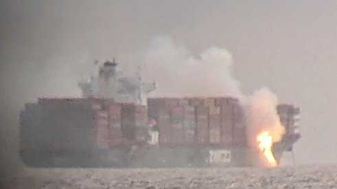 שריפה באוניית מכולות של צים מול חופי קנדה 