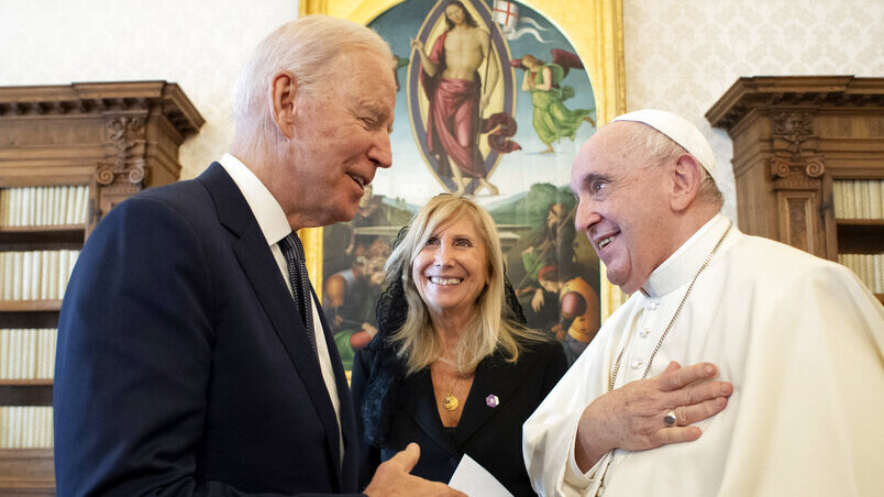 האפיפיור פרנציסקוס ו נשיא ארה"ב ג'ו ביידן ב פגישה בוותיקן