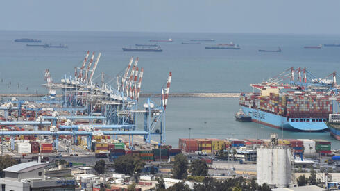 איום בסכסוך עבודה בנמל חיפה בשל כוונת נמל המפרץ השכן לאפשר בו פריקת מטענים 
