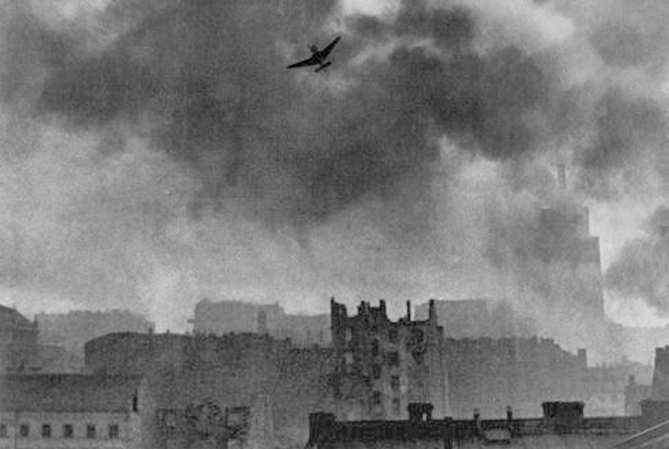מטוס שטוקה מפציץ את ורשה, צילום: Wikimedia