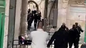 זירת הפיגוע בשער השלשלת בירושלים, צילום מסך