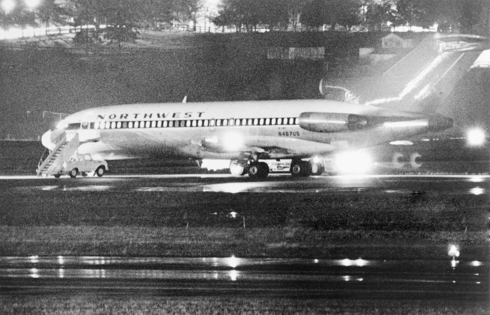 טיסה 305 חונה בשדה סיאטל, תמונה מאירוע החטיפה, צילום: גטי אימג