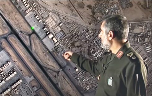 קצין איראני מציג את בסיס הפעולה בקנדהאר, ממנו המריא המל"ט , צילום:FARS