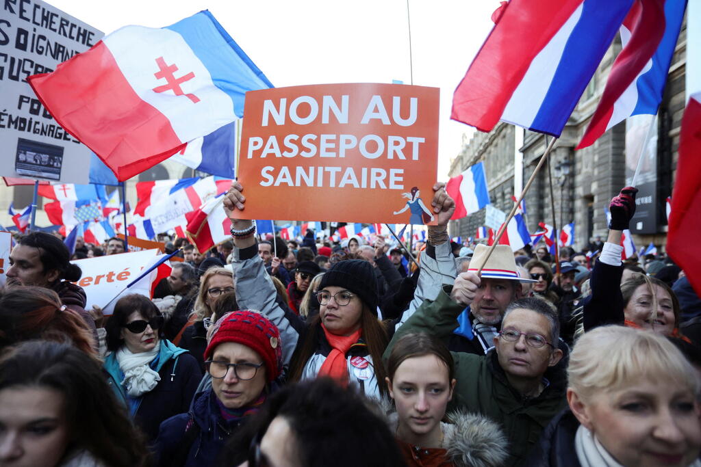 הפגנה נגד מגבלות אומיקרון קורונה פריז