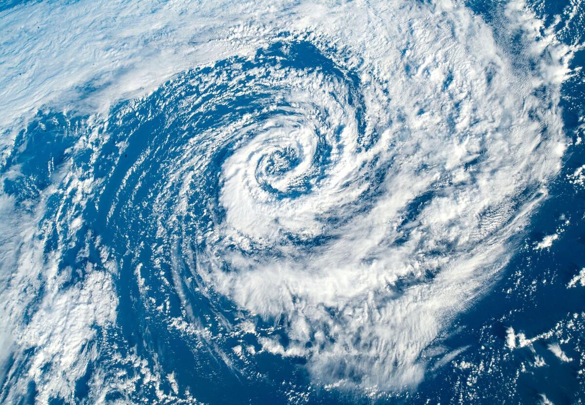 פוטו תמונות מהחלל עננים מעל האוקיינוס