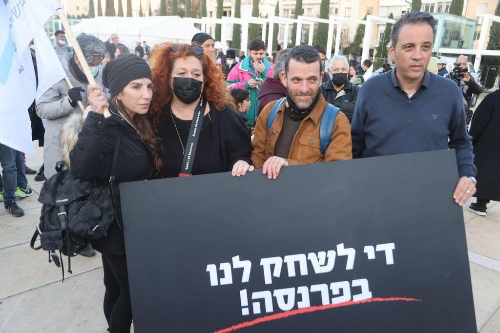 הפגנת אמנים ב כיכר הבימה ב תל אביב דורשים פיצויים בגלל ה קורונה