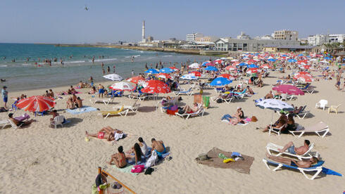 המהפך של מציצים: החוף המיתולוגי בתל אביב בדרך לפנות את יושביו