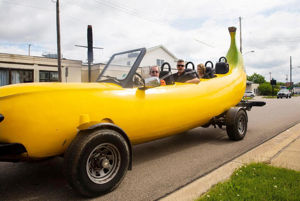שיא המכונית הגדולה ביותר בעולם בצורת בננה