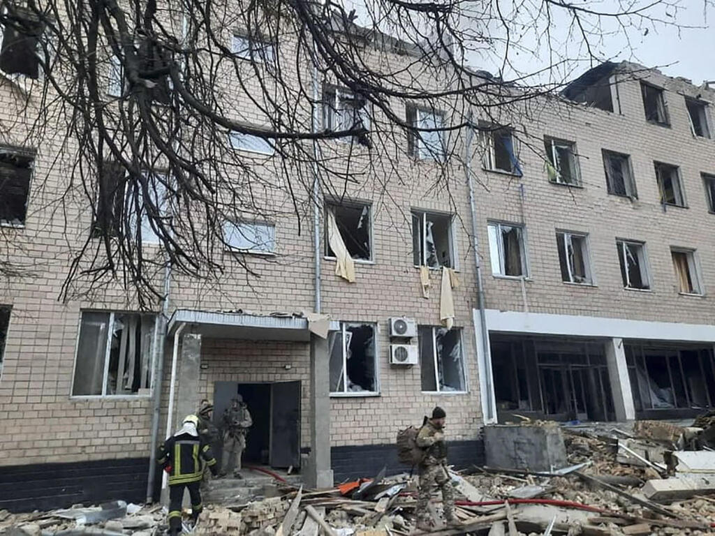 בניין של צבא אוקראינה בקייב שניזוק מהפצצה של צבא רוסיה