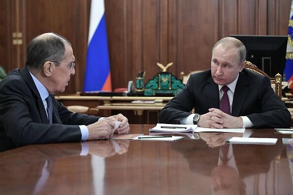 נשיא רוסיה ולדימיר פוטין ושר החוץ סרגיי לברוב