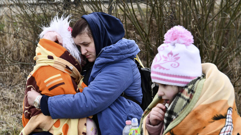 פליטים אוקראינים בדרך להונגריה