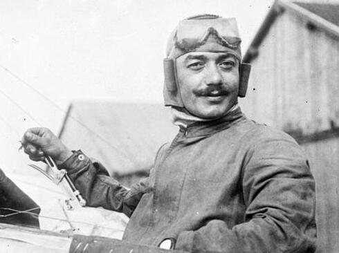 אדולף פיגו, האייס הראשון. פעם לכל טייס היה שפם, צילום: wikimedia