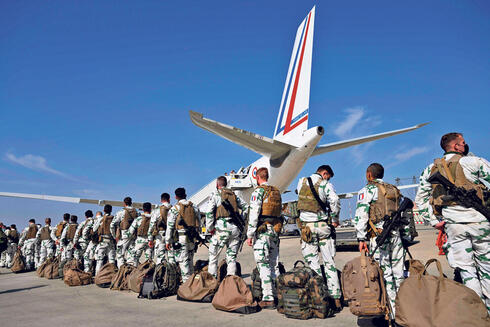 חיילי נאט"ו צרפתים בדרכם לרומניה, צילום: AFP
