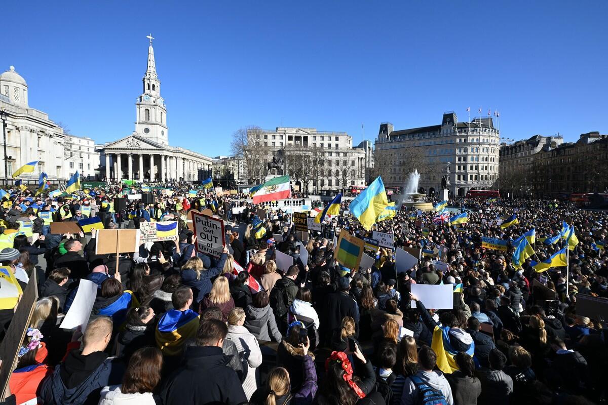 פוטו הפגנות למען אוקראינה לונדון 