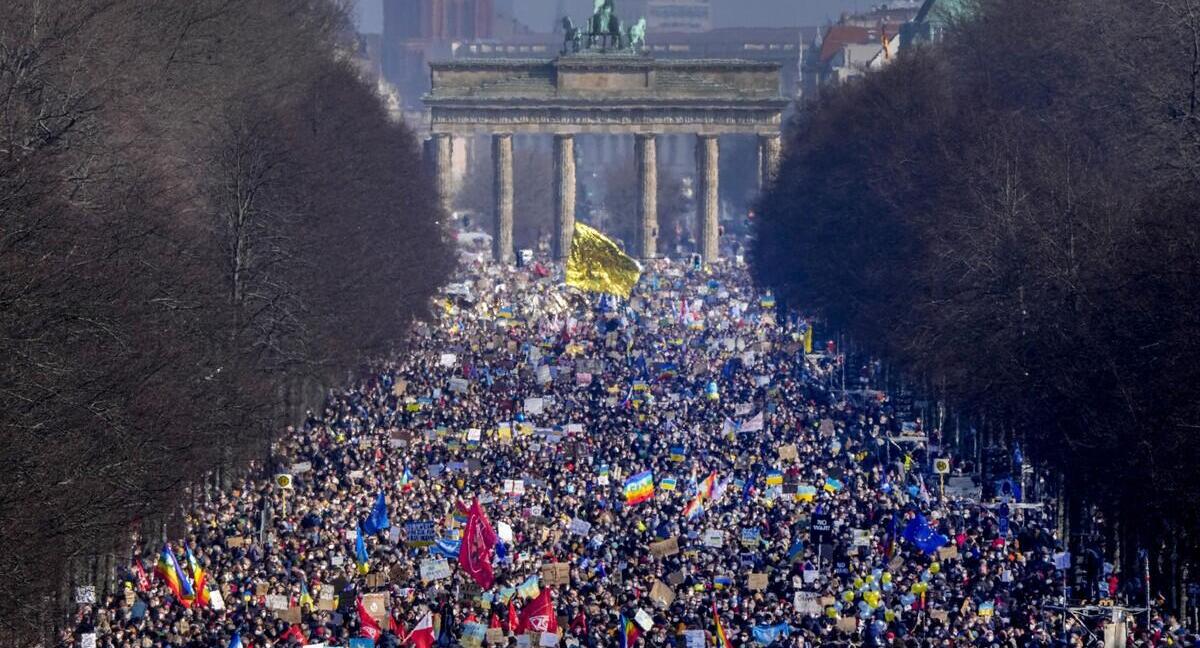  פוטו הפגנות למען אוקראינה ברלין גרמניה