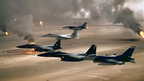 מטוסי F15 ו-F16 של ארה"ב מעל לעיראק, צילום: USAF