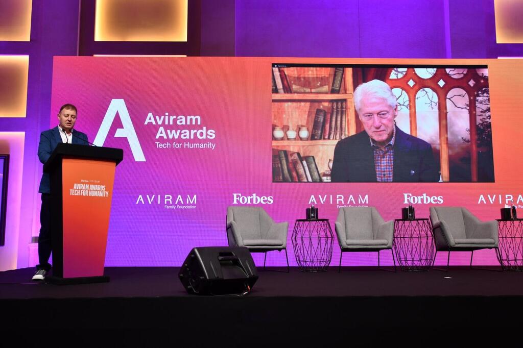 Bill Clinton delivers a zoom at Ziv Aviram's Dubai conference