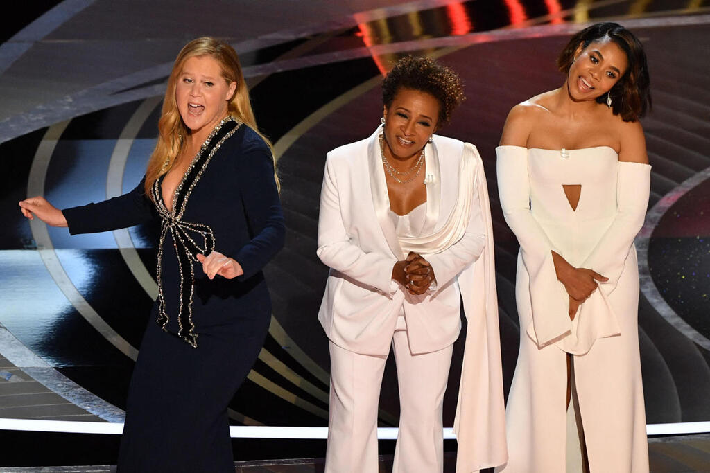 Leisure hosts the Oscar ceremony on the right: Virginia Hall, Wanda Sykes and Amy Schumer.