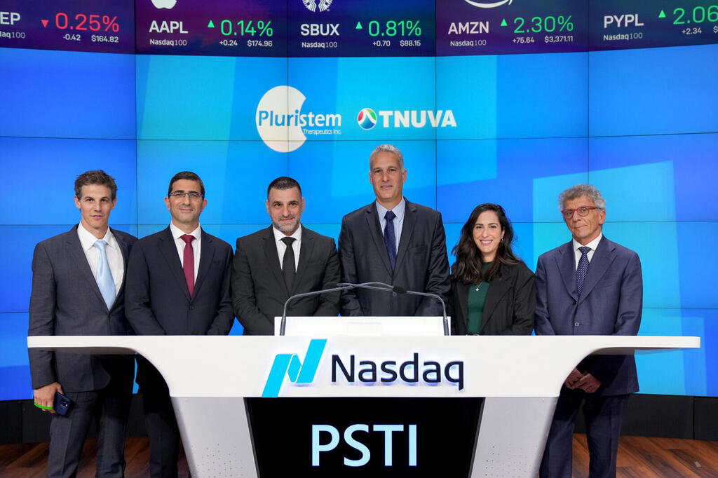 Representatives of Floristem and Tnuva close the trading day at Nasdaq