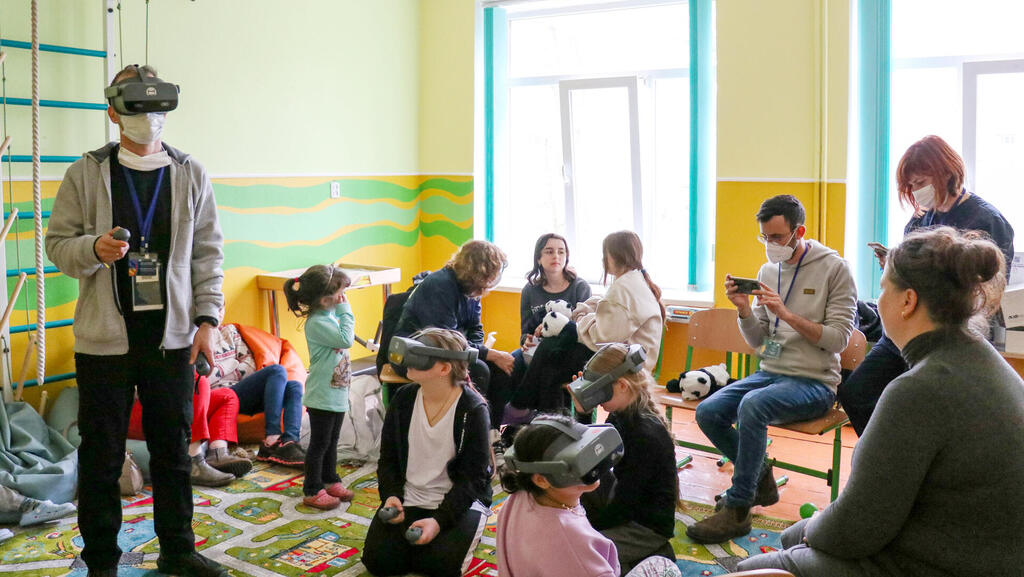 Israel&#39;s field hospital in Ukraine using VR to treat refugees 