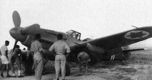 מטוס סכין בשלבי הרכבה, לקראת משימתה הראשונה של הטייסת, asisbiz