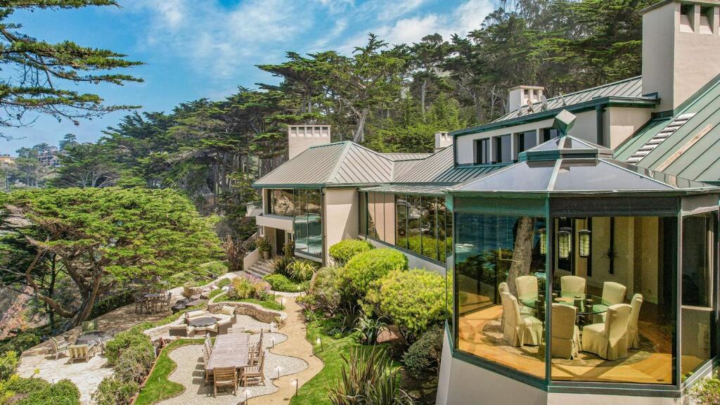 בית למכירה ספינדריפט לודג' כרמל קליפורניה שקרים קטנים גדולים אינסטינקט בסיסי