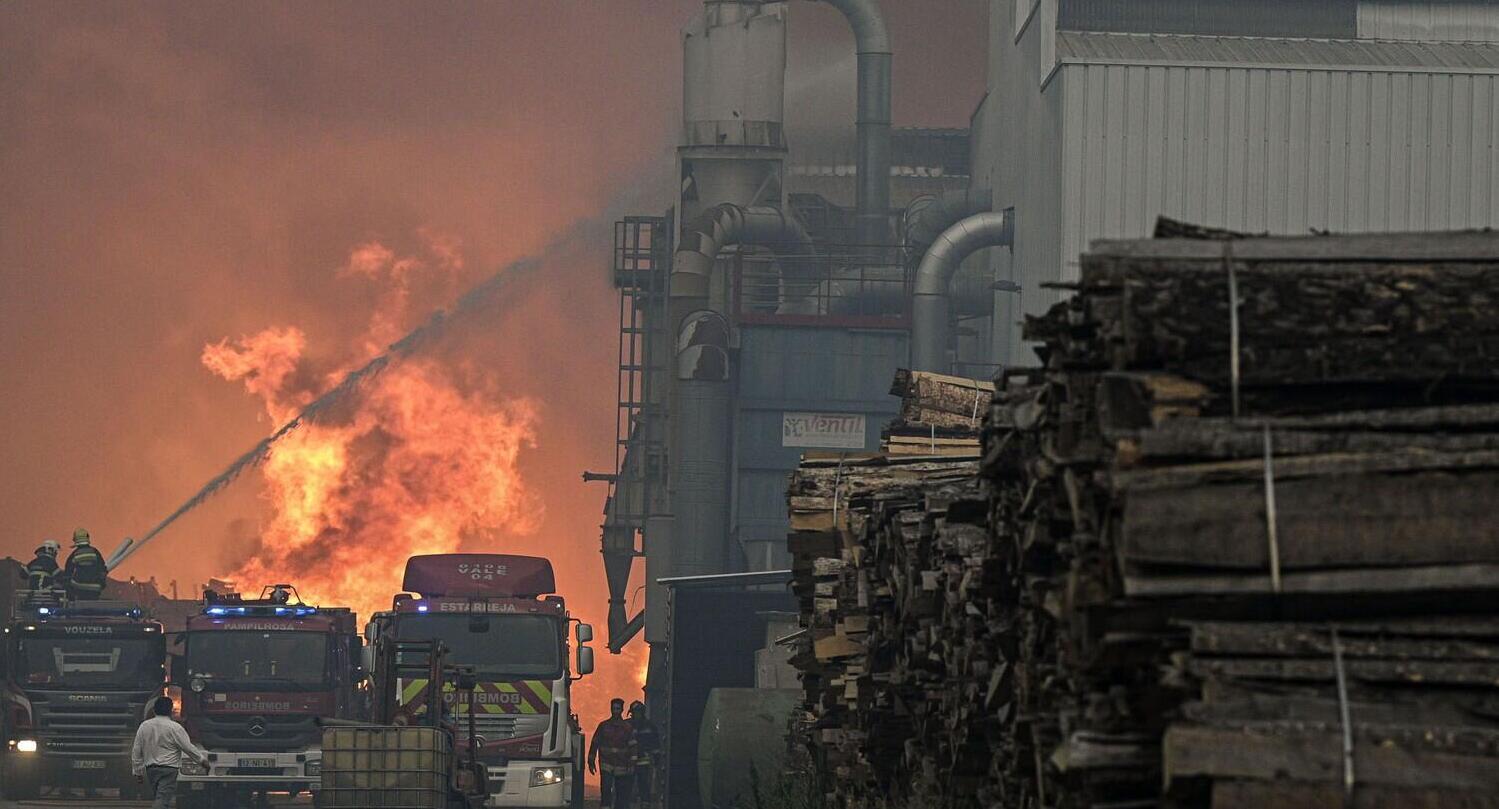 פוטו שריפות באירופה מפעל פורטוגל  