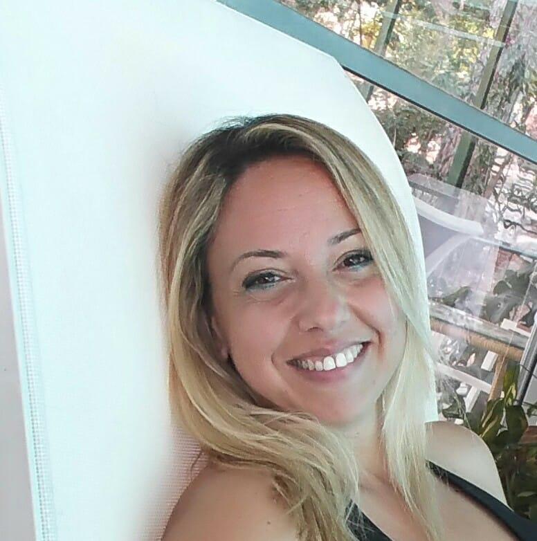 רוזית שיק, מנהלת הגיוס ומנהלת משאבי אנוש של יחידות המטה ב"צ׳מפיון מוטורס" (נטלי שטרנברג ) רוזית שיק, מנהלת הגיוס ביבואנית הרכב "צ׳מפיון מוטורס"