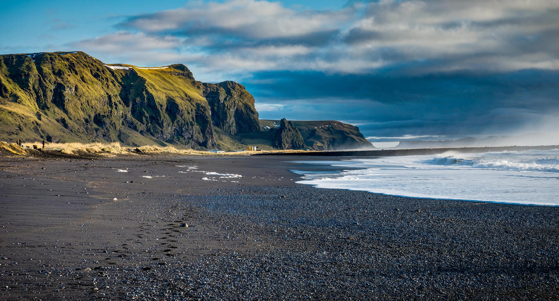 פוטו חופים עם חול צבעוני החוף השחור איסלנד 
