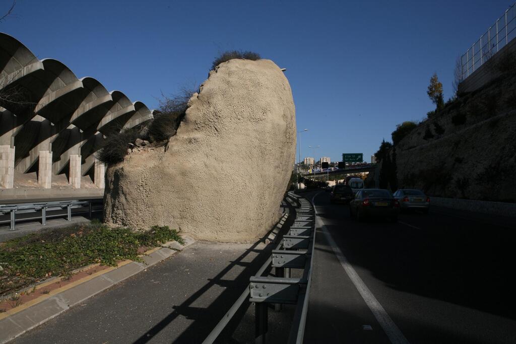 מערת קבורה כביש בגין ירושלים