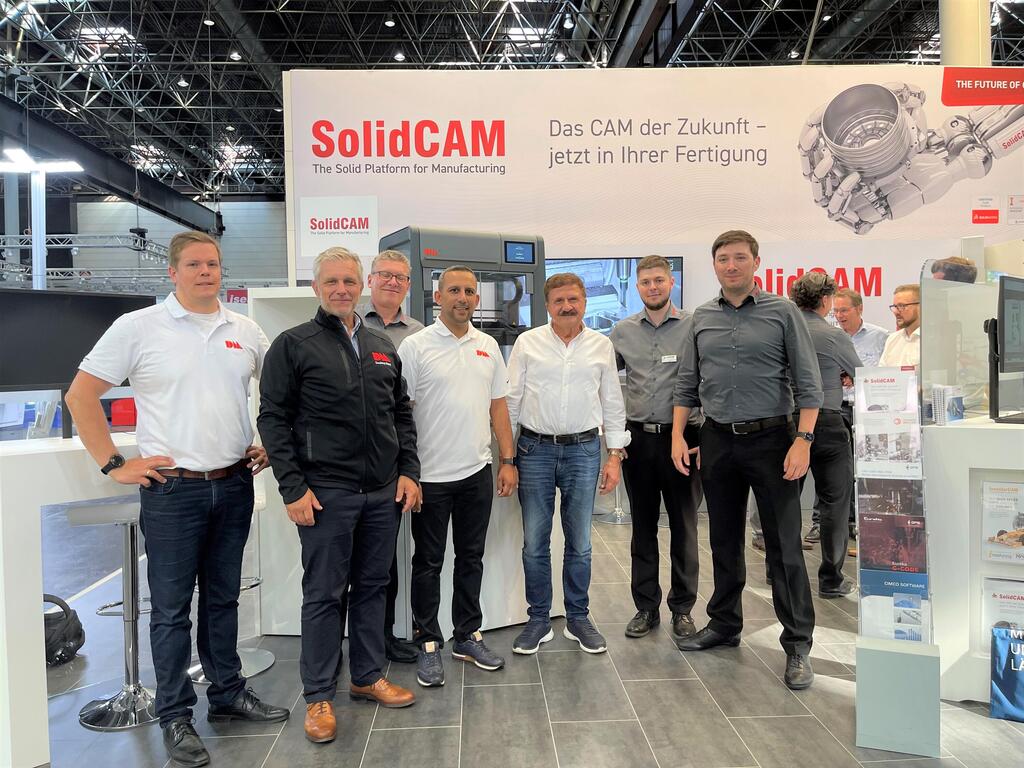solidcam team, at the center emil somekh ,companys' owners.