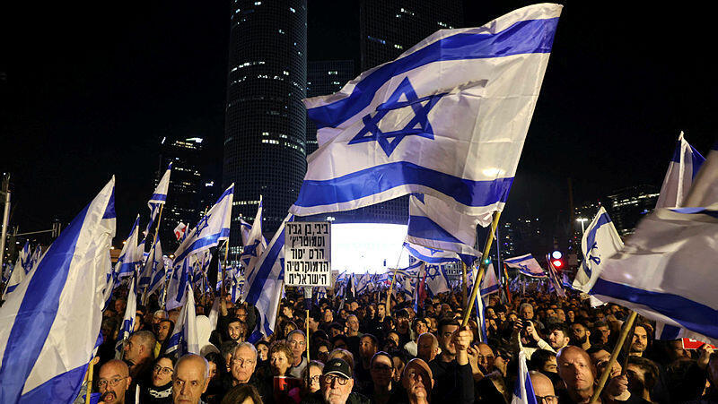 הפגנה מחאה מפגינים בתל אביב נגד ההפיכה השלטונית 21 בינואר