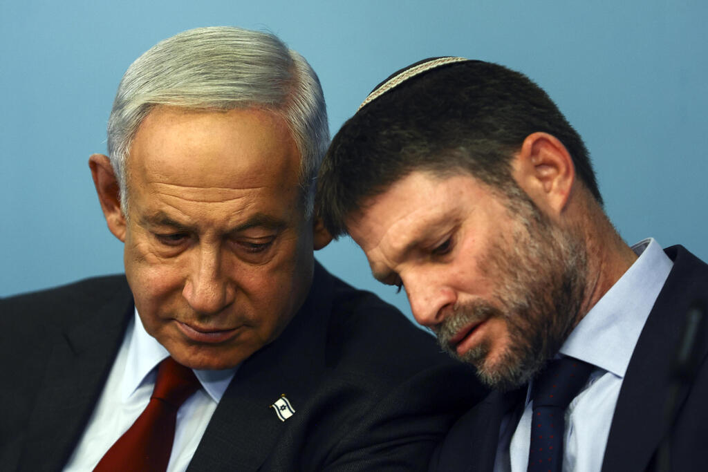 Finance Minister Bezalel Smotrich with Prime Minister Benjamin Netanyahu