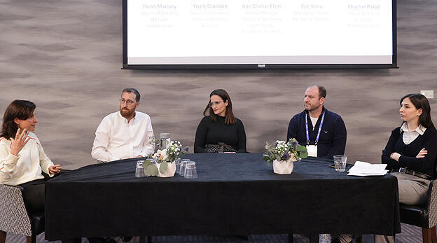 Google Roundtable: (from right) Shachar Peled, Eze Vidra, Gali Shahar Efrat, Yitzik Crombie, Hanit Marinov
