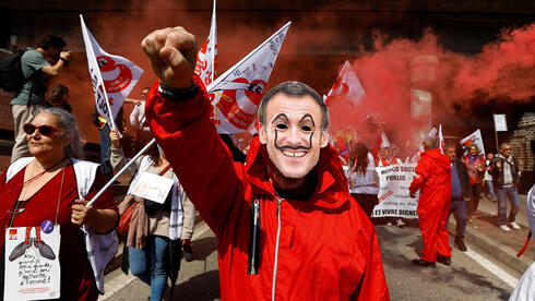 Paris is burning: the French people against Macron’s pension reform