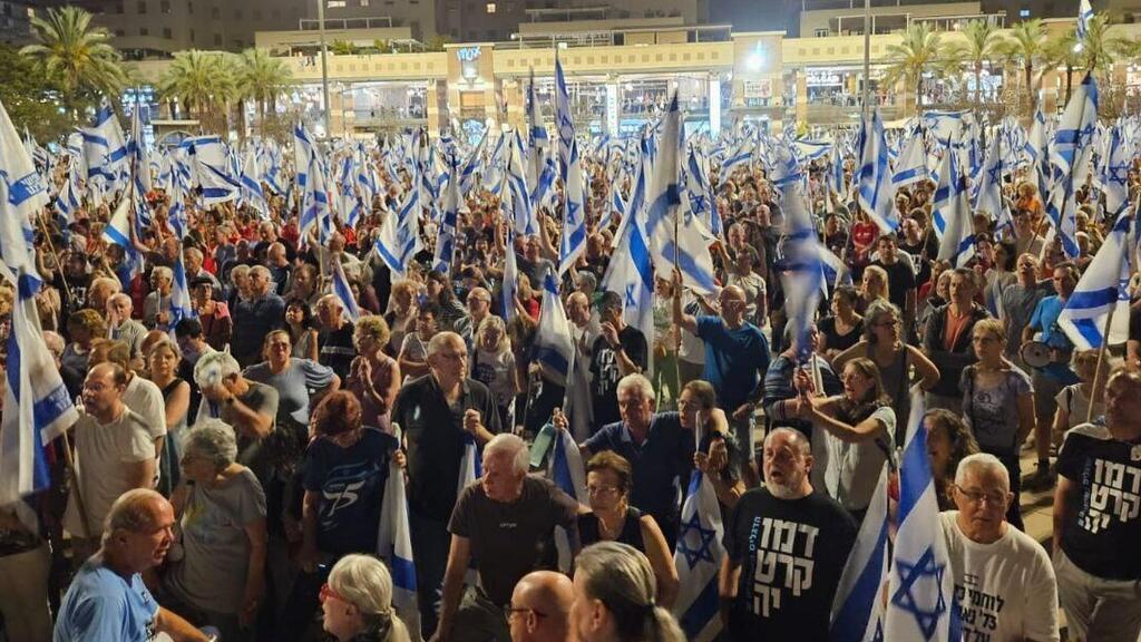 אלפים מפגינים בכל הארץ נגד ההפיכה המשטרית; אמל אסעד: "הממשלה בוגדת בישראל בשם הציונות"