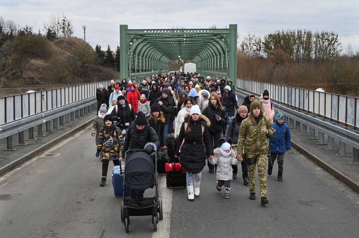 אוקראינים, פליטים: תמונות קשות מאירופה 2022 